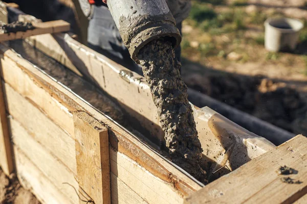 Builders Pouring Concrete Pump Truck Wooden Formwork Reinforcement Workers Pouring — 图库照片