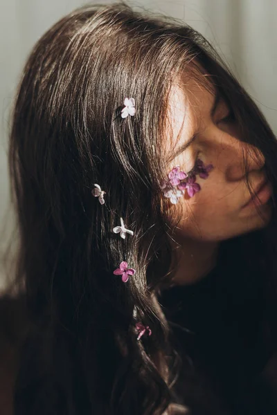 Beautiful Sensual Woman Lilac Petals Face Hair Sunlight Femininity Moody — Stock Photo, Image