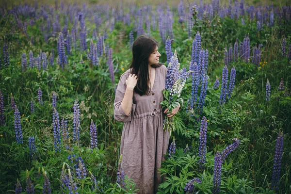 Cottagecore Aesthetics Stylish Woman Rustic Dress Holding Lupine Bouquet Meadow — Stock Photo, Image