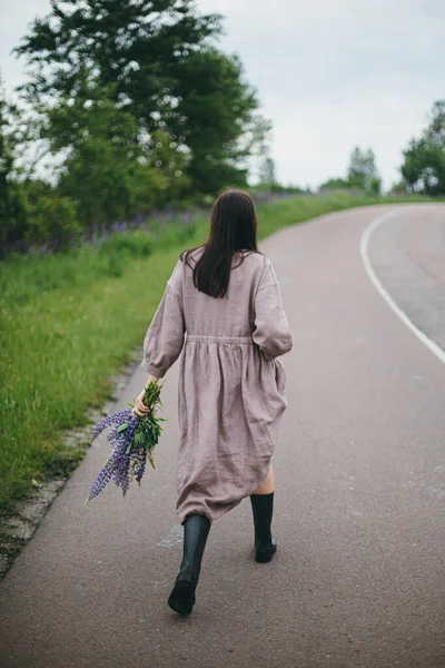 Stylish Woman Rustic Dress Walking Lupine Bouquet Summer Countryside Cottagecore — Stock Photo, Image