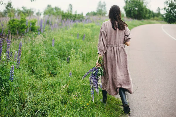 Stylish Woman Rustic Dress Walking Lupine Bouquet Summer Countryside Cottagecore — Stock Photo, Image