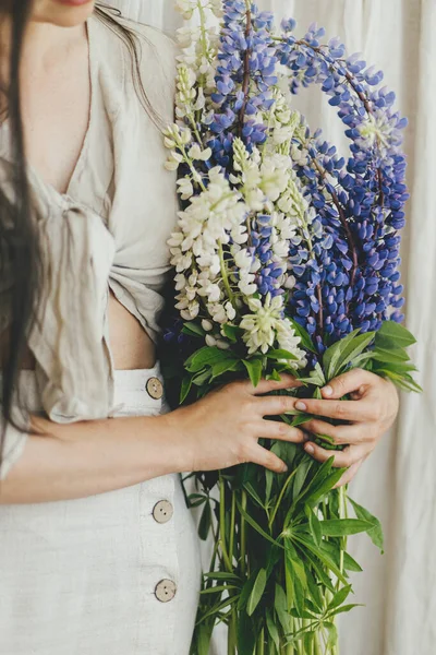 Stylish Woman Holding Lupine Bouquet Rustic Room Close Young Female — Foto de Stock