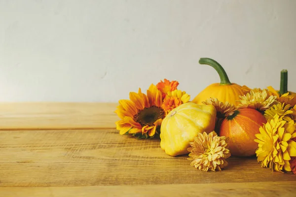 Happy Thanksgiving Stylish Autumn Composition Rustic Background Colorful Autumn Flowers — Stockfoto