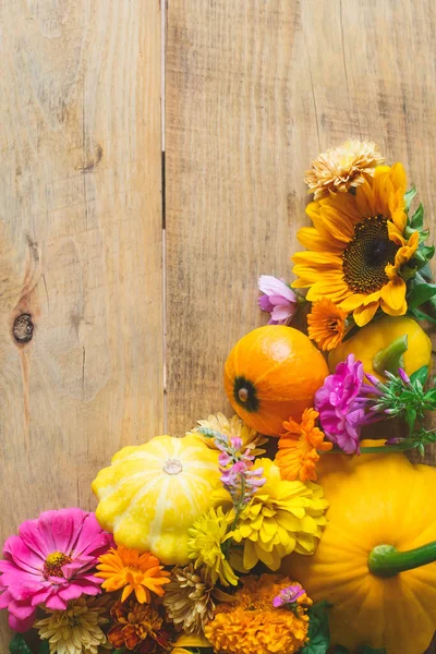 Stylish Autumn Composition Colorful Autumn Flowers Pumpkins Pattypan Squashes Rustic — Stockfoto