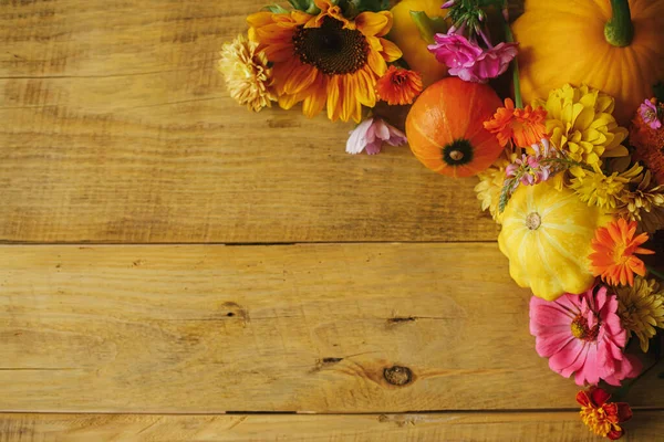 Stylish Autumn Composition Colorful Autumn Flowers Pumpkins Pattypan Squashes Rustic — Stockfoto