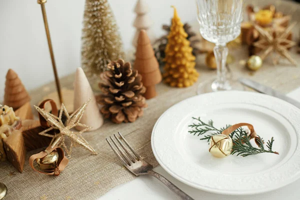 Christmas Luxury Table Setting Cedar Branch Bell Plate Vintage Cutlery — Stock Photo, Image