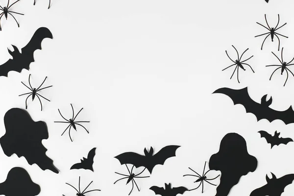 Halloween Låg Lågt Svarta Spöken Spindlar Och Fladdermöss Dekorationer Vit — Stockfoto