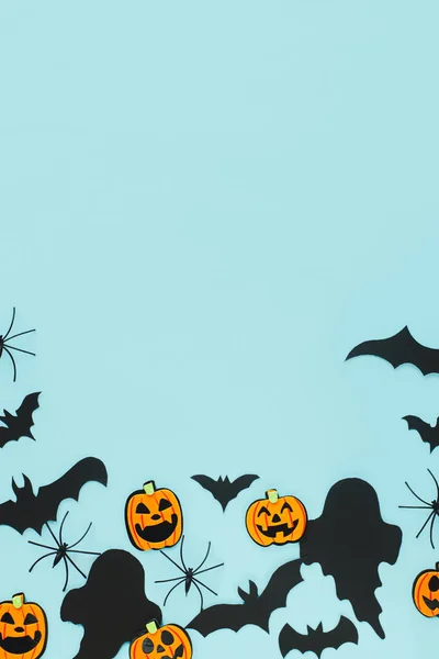 Halloween Svarta Spöken Spindlar Fladdermöss Och Orange Pumpor Dekorationer Blå — Stockfoto