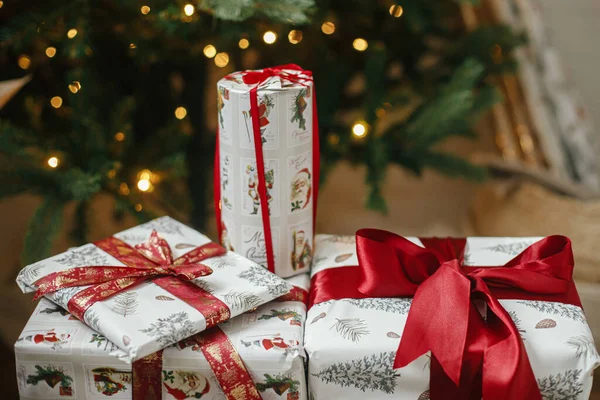 Buon Natale Buone Feste Regali Natale Eleganti All Albero Natale — Foto Stock