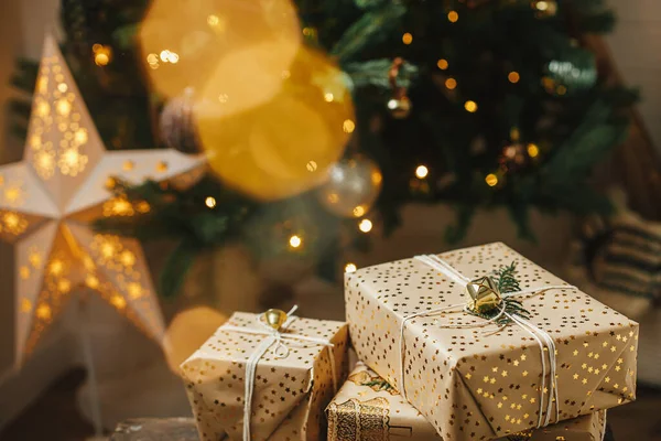 Joyeux Noël Cadeaux Noël Élégants Arbre Noël Avec Des Lumières — Photo