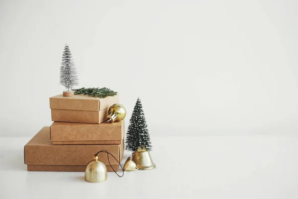 Joyeux Noël Élégantes Boîtes Cadeaux Éco Noël Sur Table Blanche — Photo