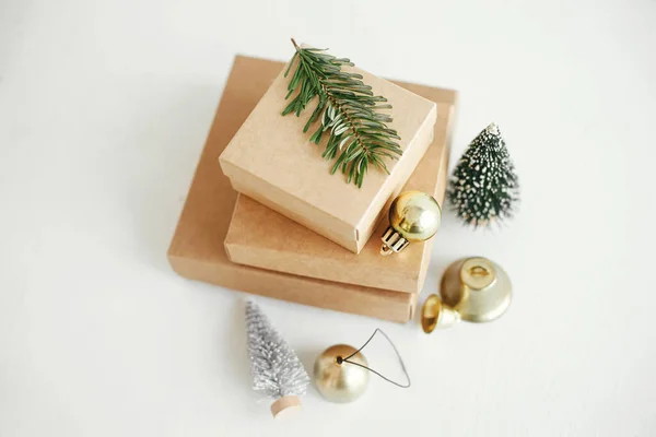 Joyeux Noël Élégantes Boîtes Cadeaux Éco Noël Sur Table Blanche — Photo