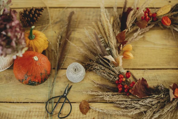 Stylish Autumn Wreath Rustic Table Flat Lay Rustic Autumn Wreath — Stock Photo, Image