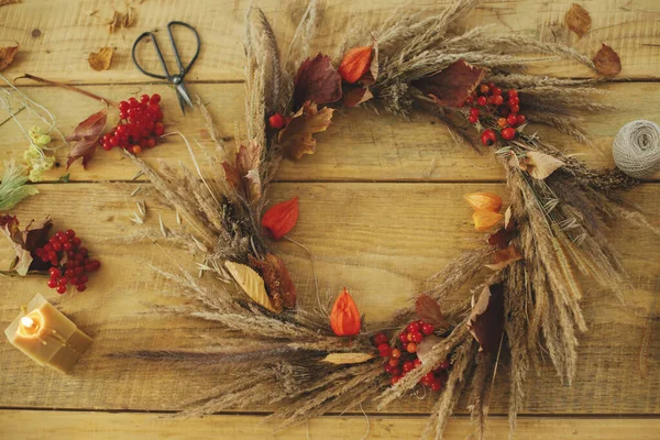 Stylish Autumn Wreath Rustic Table Flat Lay Rustic Autumn Wreath — Stock Photo, Image