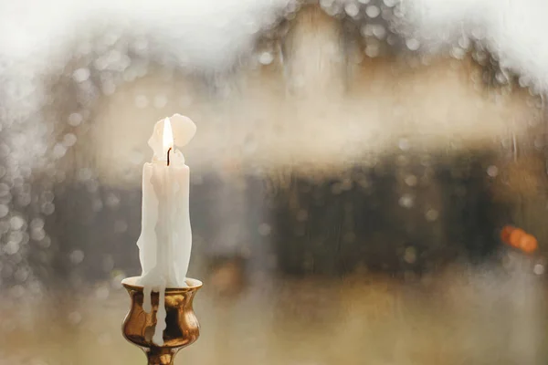 Confortable Jour Pluie Automne Bougie Brûlante Élégante Contre Fenêtre Avec — Photo