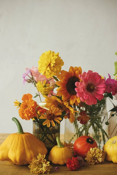 Autumn Moody Still Life Atmospheric Image Colorful Autumn Flowers Pumpkins — Stockfoto