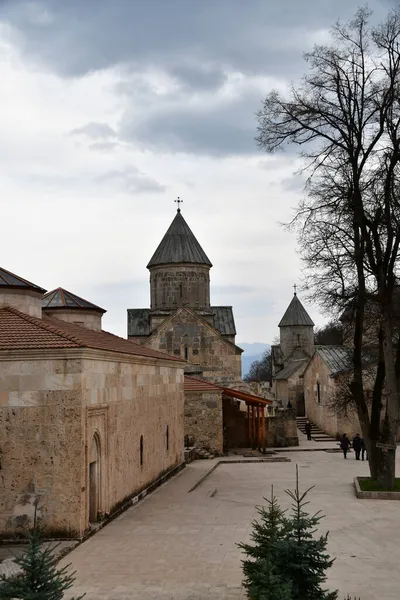 Manastırın Avlusunda Duvarlar Manastır Büyük Hafif Taşlardan Yapılmıştır Kasım 2021 — Stok fotoğraf