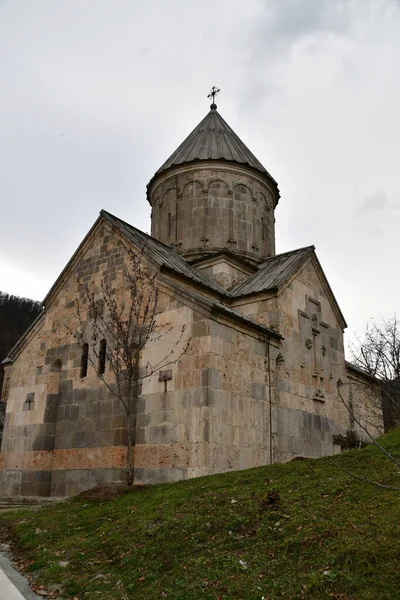 Konik Çatısı Olan Eski Bir Kilise Kilise Binası Büyük Taş — Stok fotoğraf