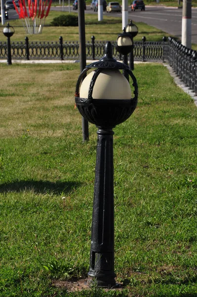 Small Poles Lanterns Lanterns City Square Glade Green Grass Lanterns — Stock Photo, Image