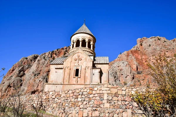 Naravank Manastırı Ndaki Kilise Kilise Manzarası Yüksek Uçurumlar — Stok fotoğraf