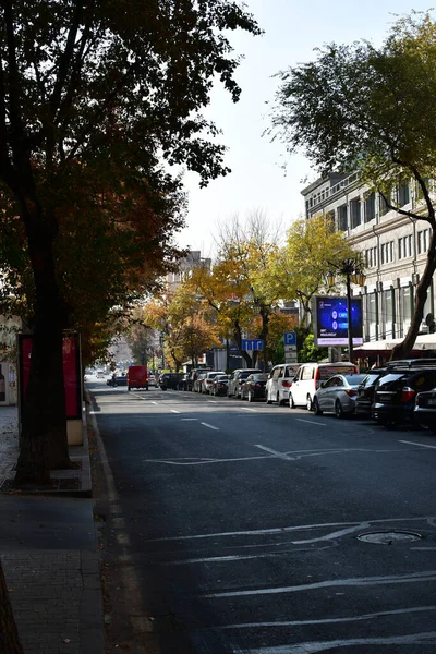Панорамный Вид Улицу Ереване Дорога Машины Вдоль Домов Ноября 2021 — стоковое фото