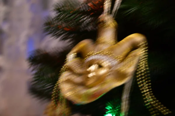 Desenfocado Sin Foco Decoración Del Árbol Navidad Máscara Amarilla Con —  Fotos de Stock
