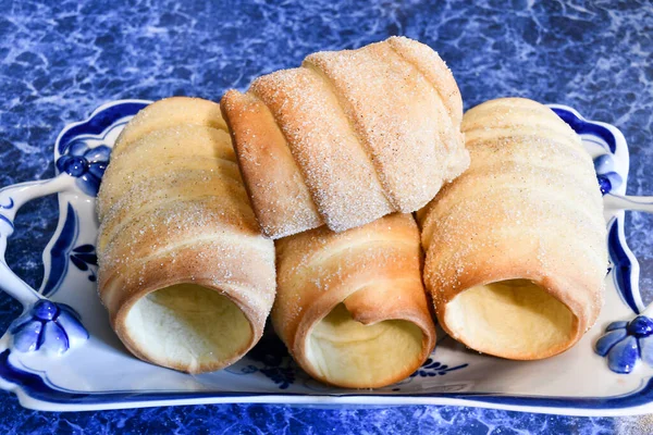 Fresh Baked Goods Blue White Plate Trdelnik Czech Twisted Buns — Stock Photo, Image