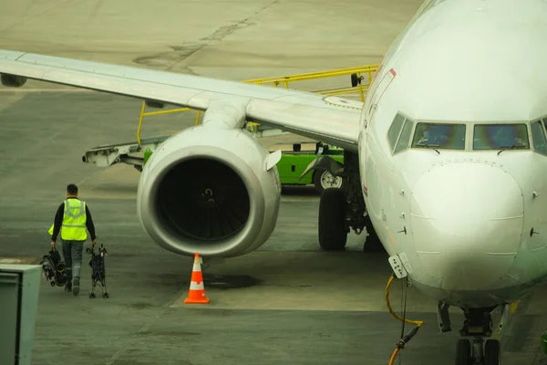 Мая 2022 Анкара Турция Посадка Самолет Pegasus Airlines Пандусом Аэропорту — стоковое фото