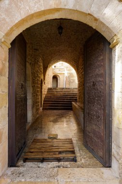 Artuklu, Mardin / Türkiye 9 Mayıs 2022. Mardin 'deki Deyrulzafaran Manastırı ve Suriye Ortodoks ataerkil sohbeti (Deyrul Zafaran Manastiri).