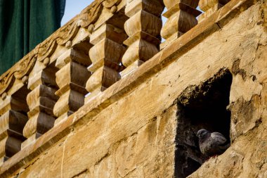 Artuklu Mardin, Türkiye 7 Mayıs 2022 Mardin manzarası, gün batımında Ulu Cami 'nin minaresi, aynı zamanda Mardin Büyük Camii olarak da bilinir.