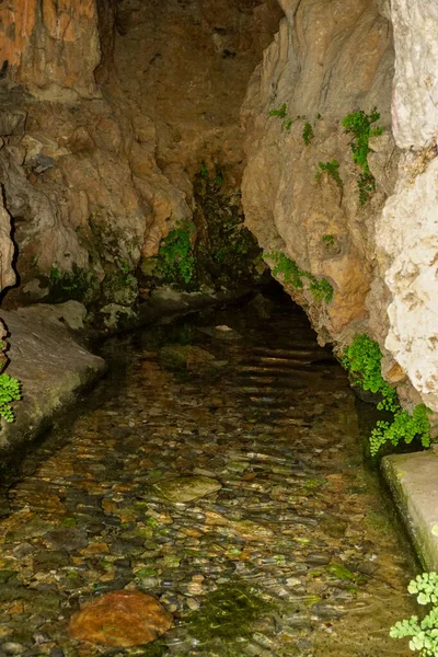 Derik Mardin土耳其的差距瀑布池 — 图库照片