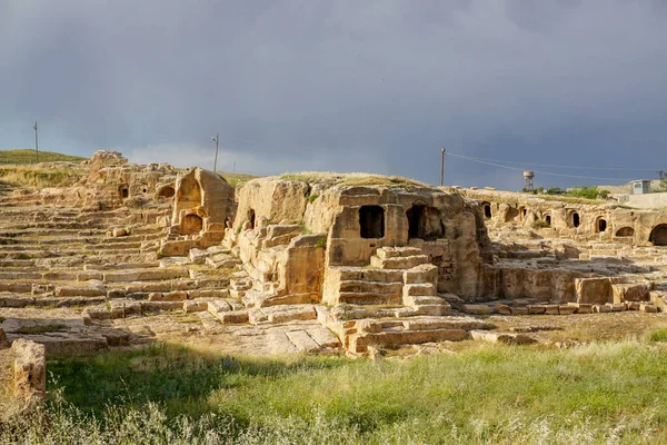 12 Mayıs 2022 Mardin Türkiye. Dara antik kenti Doğu Roma İmparatorluğu 'nun nekropolü ve sarnıçını biliyor