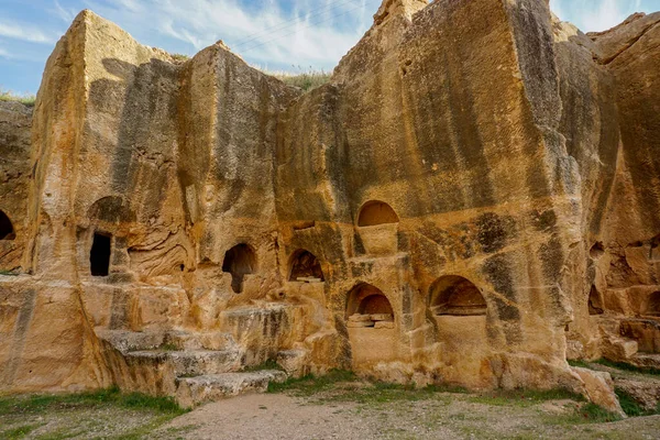 12 Mayıs 2022 Mardin Türkiye. Dara antik kenti Doğu Roma İmparatorluğu 'nun nekropolü ve sarnıçını biliyor