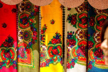 Canlı renkli el boyası mendil dokusu arkaplanı