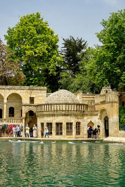 14 Mayıs 2022 Şanlıurfa Türkiye. Şanlıurfa 'daki Urfa Balikligol Halil ul Rahman camii