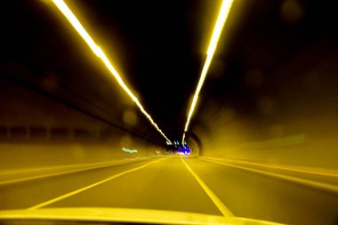 Tünelde ışık boyama hızı bulanıklığı