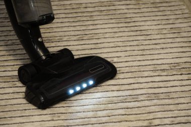 Kablosuz elektrik süpürgesinden motorlu fırça