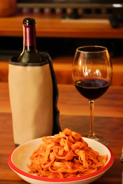 Свежая Макароны Красное Вино Домашних Условиях — стоковое фото