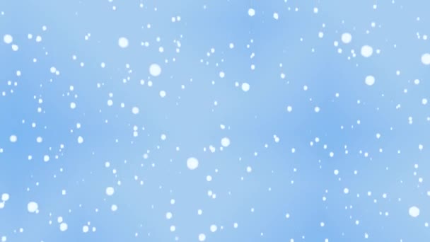 Copos de nieve navideños volando sobre fondo azul. Hermosa nieve de invierno Año Nuevo. — Vídeo de stock