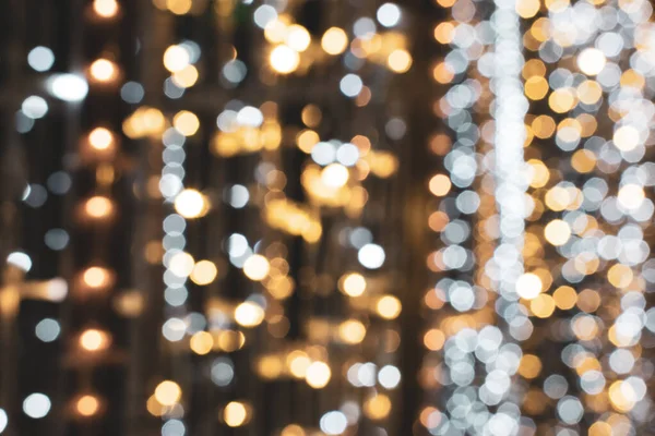 Vánoční světla. Vánoce. Slavnostní Nový rok rozmazané zlaté, stříbrné a černé pozadí. Jiskřivé pozadí, textura. Bokeh Stock Fotografie