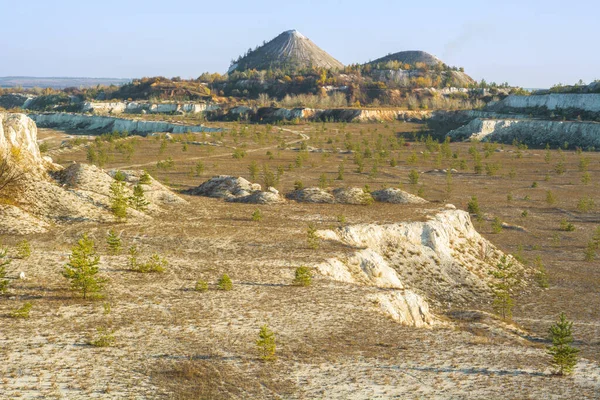 Valley Abandoned Quarry Chalk Slagheaps Horizon Ukraine — Stock Photo, Image