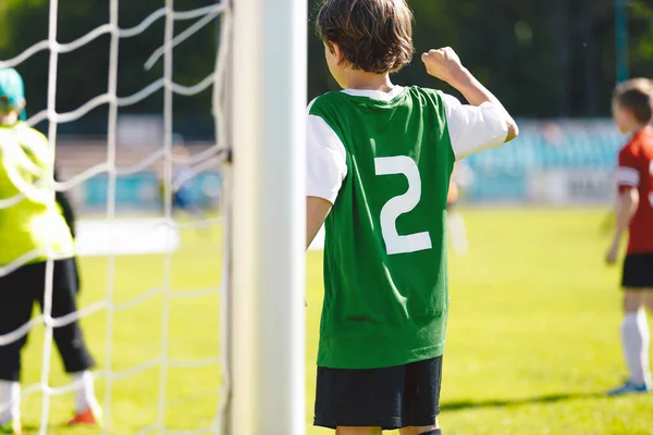 Rapaz Feliz Gol Futebol Durante Pontapé Canto Crianças Escola Jogando — Fotografia de Stock