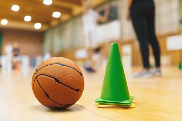 Attrezzature Allenamento Pallacanestro Sul Campo Sportivo Parquet Legno Basket Floor — Foto Stock