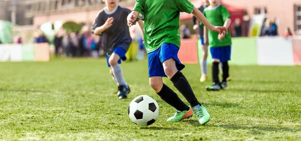 Grupo Crianças Escola Que Executam Bola Futebol Competem Torneio Futebol — Fotografia de Stock
