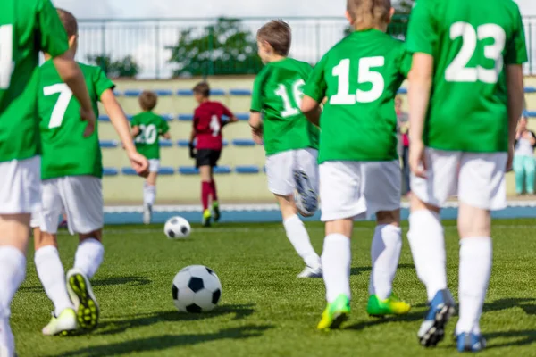 Voetballes Voor Jeugd Voetbal Training Met Coach Voor Schooljongens Sportieve — Stockfoto