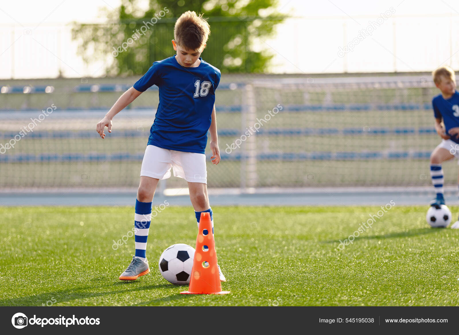 Treinamento De Futebol Para Crianças. Sessão De Treinamento De