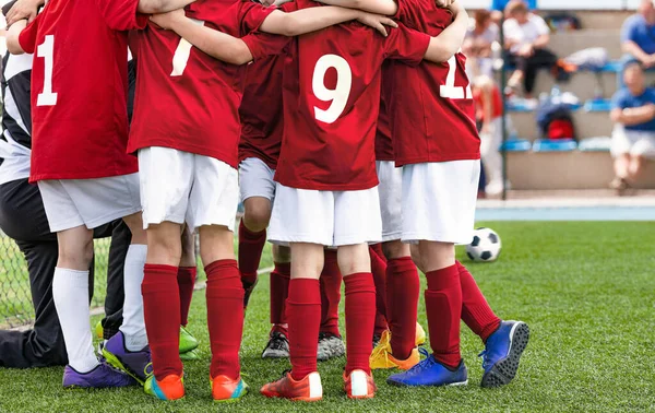 Voetbal Team Staande Team Cirkel Voor Toernooi Laatste Match School — Stockfoto