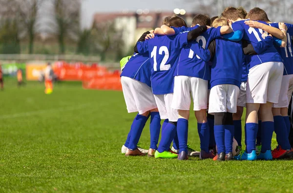 Kids Soccer Team Coach Group Huddle Match Elementary Age Children — Stockfoto