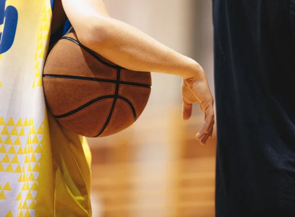 Giocatore Basket Possesso Palla Gioco Sessione Allenamento Basket Immagine Primo — Foto Stock