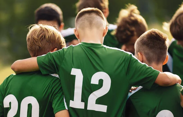 Tienerjongens Freindship Een Sportteam Groep Van Sporters Knuffelen Een Cirkel — Stockfoto